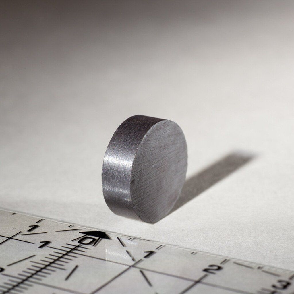 Ferrite magnet cylinder diameter 15x5 mm for basic work with magnetism