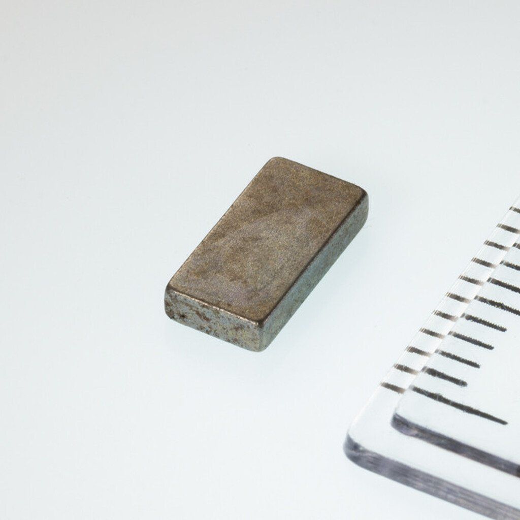 Neodymium magnet prism 8x4x1.6 mm for working with metal objects