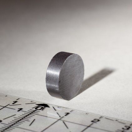 Anisotropic ferrite cylinder magnet 15 mm in diameter and 5 mm high