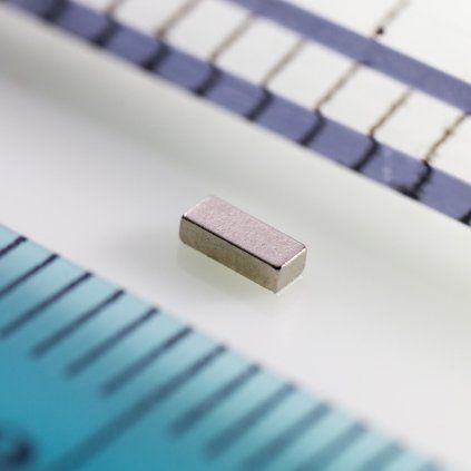 Miniature neodymium block magnet 3 × 1.2 × 0.8 mm