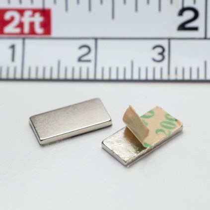 Set of two oppositely oriented self-adhesive neodymium magnets 10 × 5 × 1 mm
