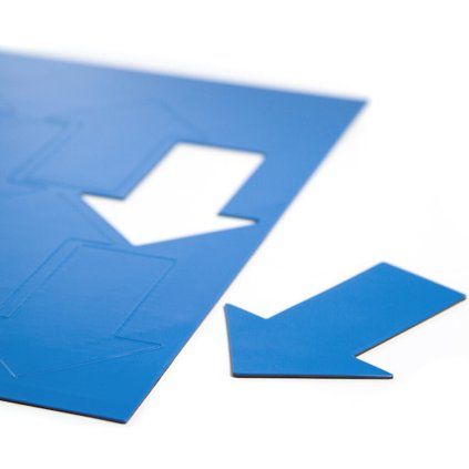 Eight large blue magnetic arrows on an A4 sheet