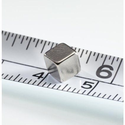 Nickel-plated neodymium cube magnet 5 × 5 × 5 mm