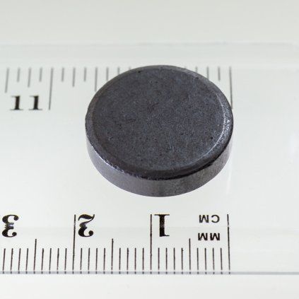 Isotropic ferrite cylinder magnet 20 mm in diameter and 5 mm high